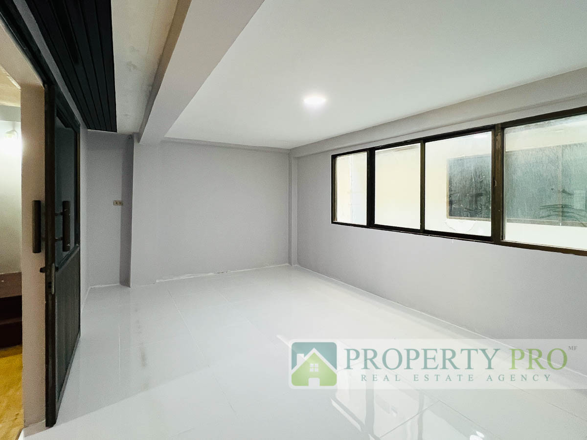 For RentShop HouseRamkhamhaeng, Hua Mak : Commercial Building for Rent Town in Town, area 30 sqw 360 sqm Good Location Near Ladprao, Pracha Uthit, Ramkhamhaeng : MF26R-001