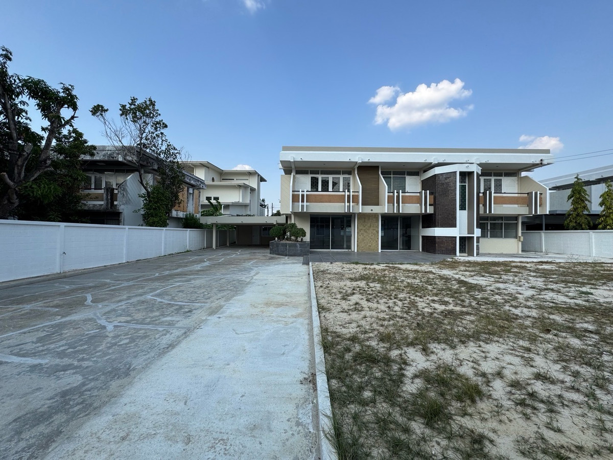 For RentHome OfficePattanakan, Srinakarin : Home office studio for rent, Phatthanakan, 10 car parking spaces, welcome tenants to register a company and do business.