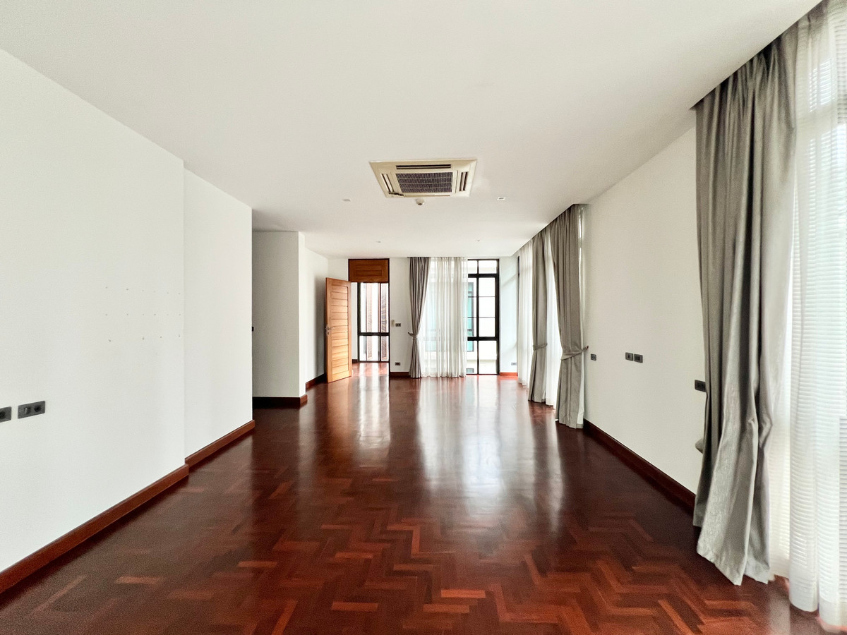 For RentSukhumvit, Asoke, Thonglor : For rent, Luxury Pool Villa, Sukhumvit 24, city center, near BTS Phrom Phong, Emquartier, 5 bedrooms.