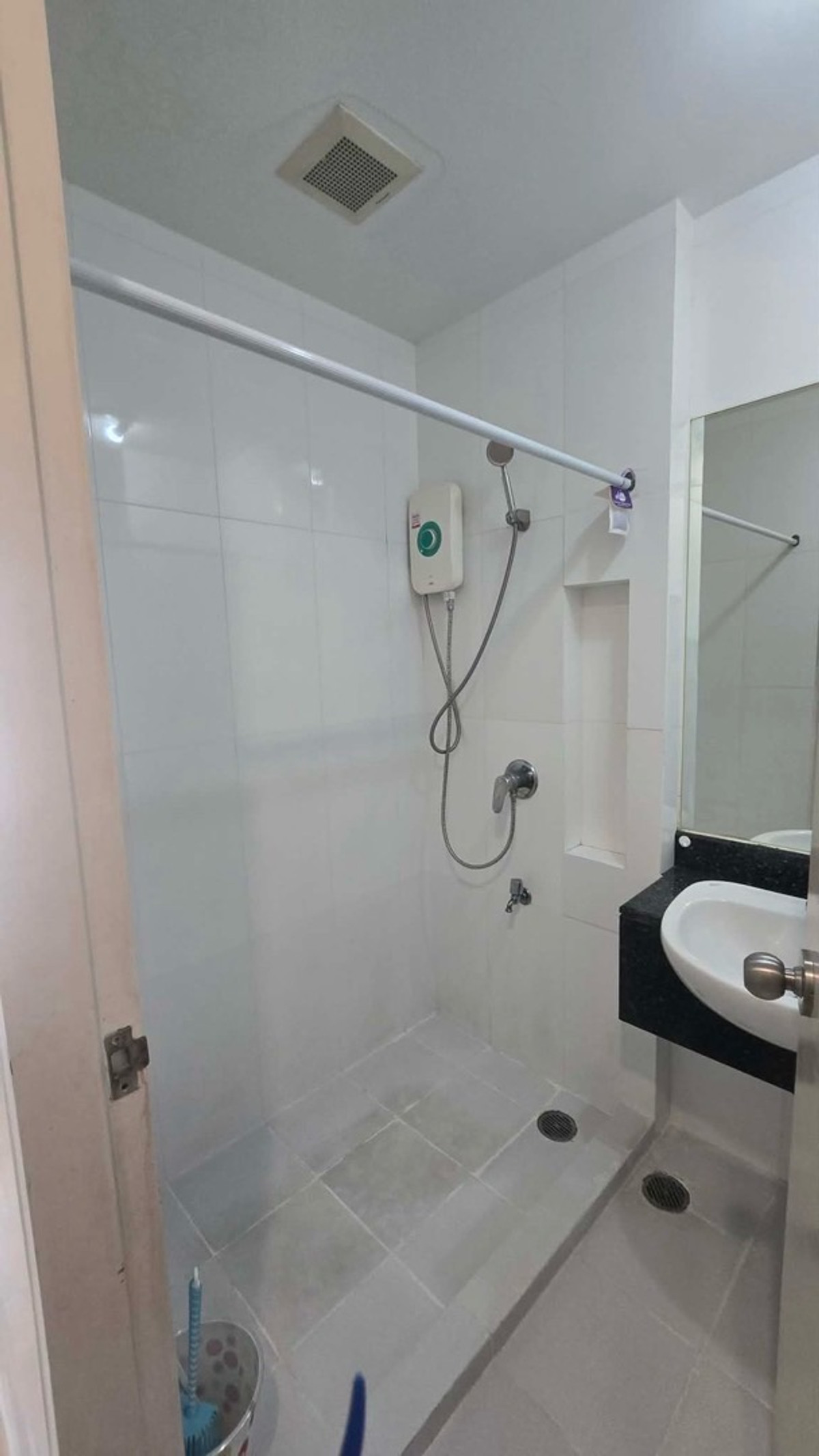 ให้เช่าคอนโดบางนา แบริ่ง ลาซาล : เช่า The Parkland srinakarin lakeside ( เดอะ พาร์คแลนด์ ศรีนครินทร์ เลคไซด์ )🛏️ 1 ห้องนอน 🛁 1 ห้องน้ำ 🛋️ 1 ห้องนั่งเล่น ขนาด 36 ตรม. อาคาร 2 ชั้น 18 🌅 วิวทะเลสาบ ✨ ราคา 10,000 บาท ✨ 