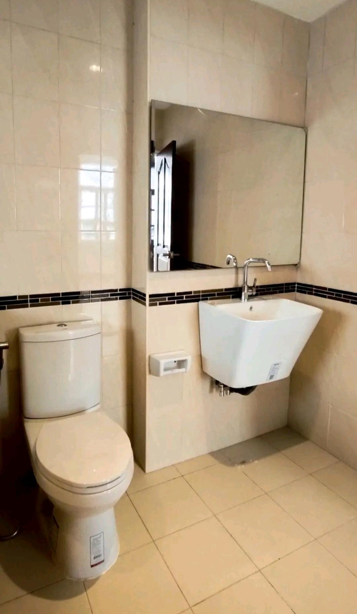 ขายบ้านพระราม 9 เพชรบุรีตัดใหม่ RCA : 🔥 ขายทาวน์โฮมพระราม 9 ซ.11 หลังมุม 3 ชั้น 36 ตร.วา 320 ตร.ม. รีโนเวทสวย ทำธุรกิจได้ทันที เหลือ 12.5 ล้าน 📞 065-536-5165 #ทาวน์โฮมพระราม9 #โฮมออฟฟิศ #ทำเลทอง #ลงทุนอสังหา #ลูกเจี๊ยบอสังหา ✨