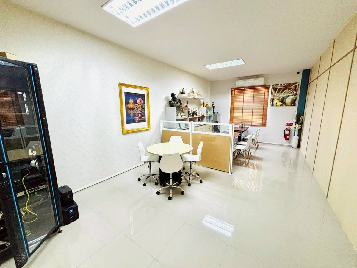 For SaleFactoryMahachai Samut Sakhon : Factory for sale, land area 2.5 rai, 2 buildings, usable area 1,668 sq m.