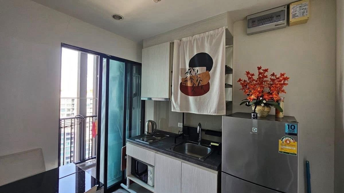 ขายคอนโดอ่อนนุช อุดมสุข : ขายด่วน The Base Park East ชั้น29 วิวHabito ขนาด 27 ตร.ม แต่งสวย เครื่องใช้ไฟฟ้าและเฟอร์ครบ ลงทุนหรืออยู่เองก็คุ้มค่า ราคา 2,400,000 บาท 