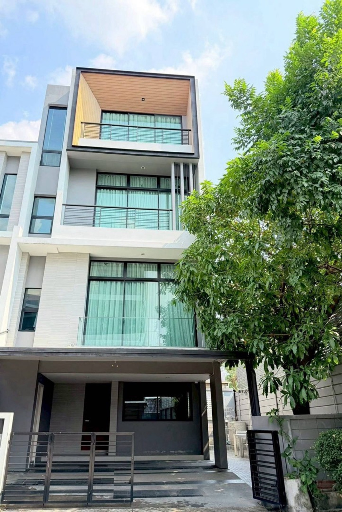 ให้เช่าทาวน์โฮมพัฒนาการ ศรีนครินทร์ : 💕🌸 For Rent Nirvana-Define 