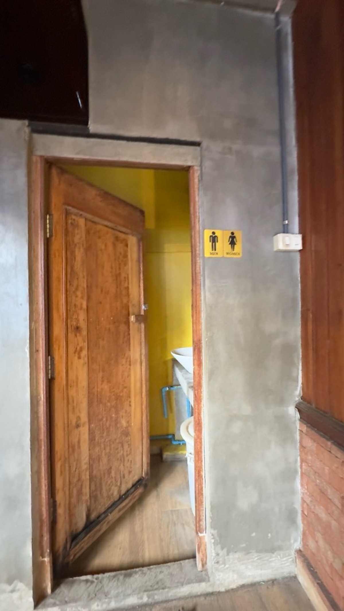 ให้เช่าที่ดินเลียบทางด่วนรามอินทรา : ให้เช่าที่ดินพร้อมสิ่งปลูกสร้าง ริมถนนประดิษฐ์มนูญธรรม เนื้อที่ 200 ตรว. เลียบทางด่วนเอกมัยรามอินทรา