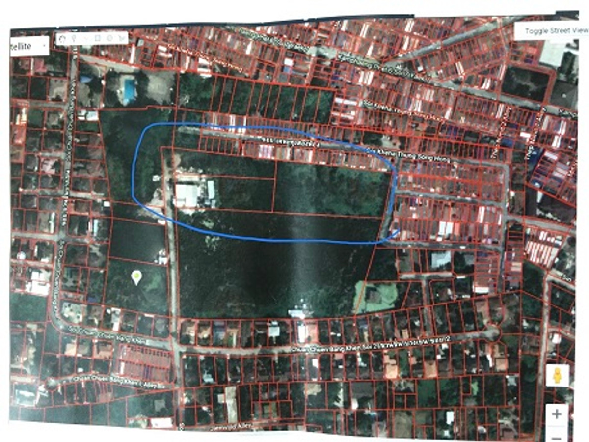 For SaleLandChaengwatana, Muangthong : Large plot of land for sale Chaengwattana - Lak Si location, land size 9 rai 17 square wah (total 3,617 square wah), width approximately 69 meters, depth approximately 250 meters.