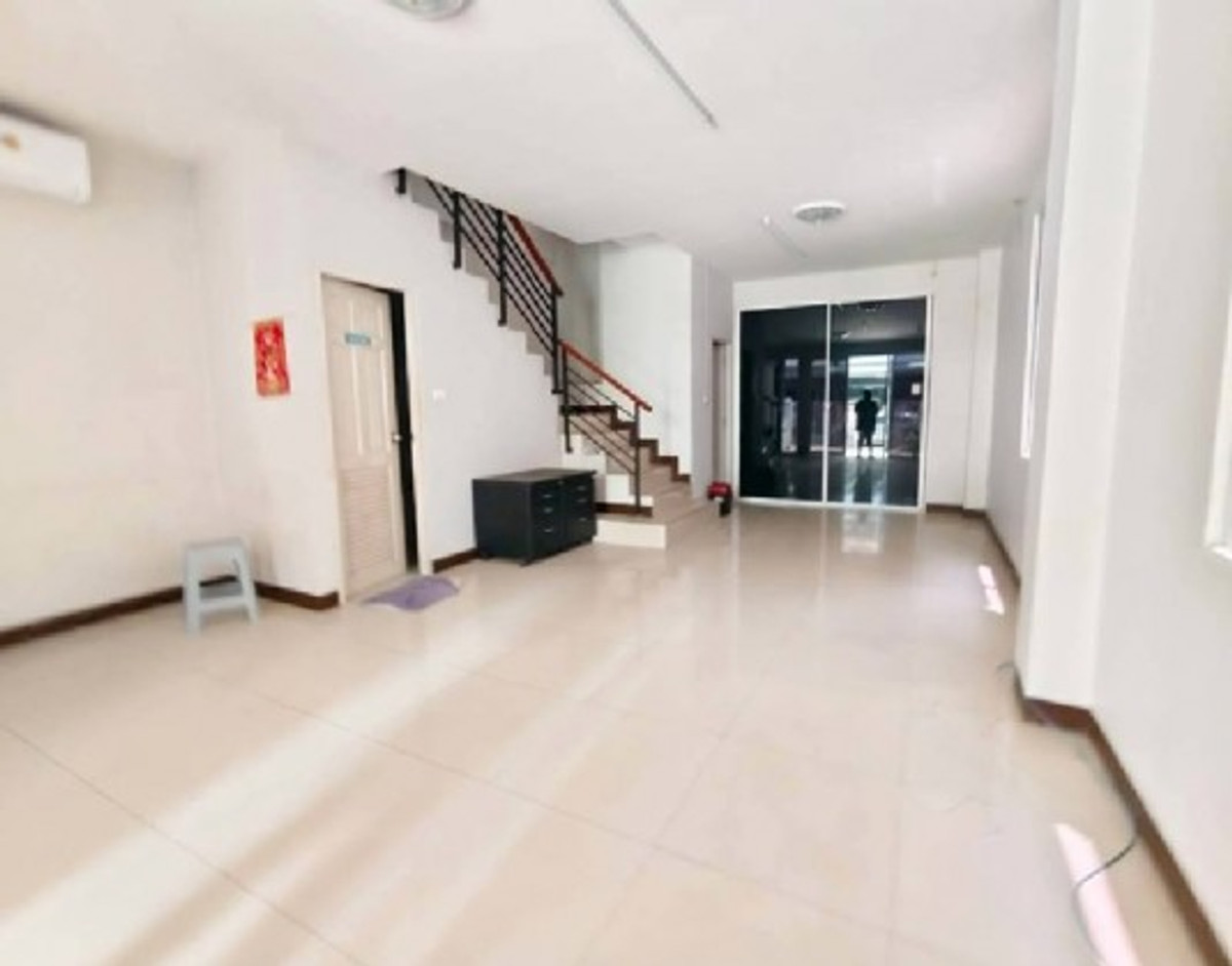 ให้เช่าโฮมออฟฟิศลาดกระบัง สุวรรณภูมิ : โทร. 081-632-0632 ให้เช่าHome Office 4 ชั้น หลังมุม โครงการอาร์เค บิซ เซ็นเตอร์ มอเตอร์เวย์ – ร่มเกล้า ติดถนนใหญ่ ตกแต่งพร้อม แอร์ 5 เครื่อง เหมาะเป็นสำนักงาน จดบริษัทได้