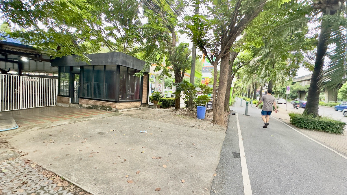 ให้เช่าที่ดินเลียบทางด่วนรามอินทรา : ให้เช่าที่ดินพร้อมสิ่งปลูกสร้าง ริมถนนประดิษฐ์มนูญธรรม เนื้อที่ 200 ตรว. เลียบทางด่วนเอกมัยรามอินทรา