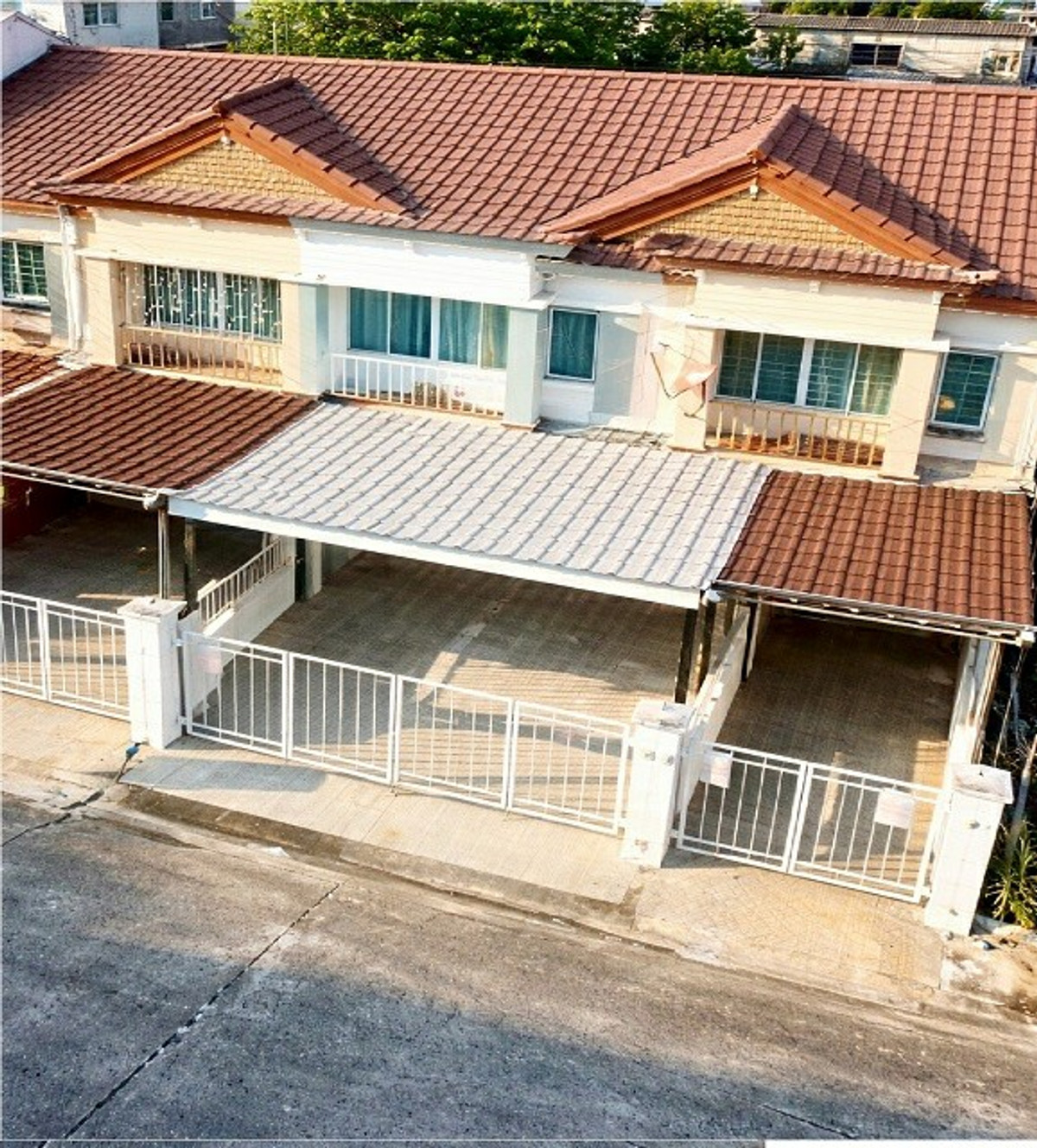 For RentTownhomePathum Thani,Rangsit, Thammasat : Bangkok University 2 km Klong Nueng Market 1.5 km. Renovated house for rent 2 bedrooms 2 bathrooms i