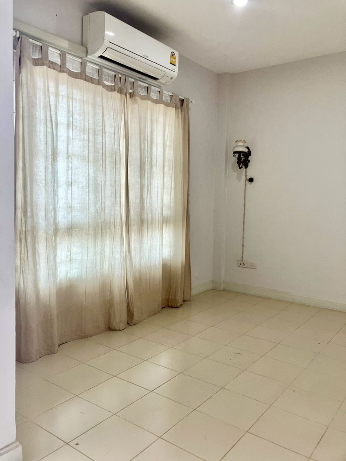 For SaleTownhomeNakhon Pathom : 2-story townhouse for sale, Pruksaphan Village, Kradi Diao 1, Soi 6, area 20.6 square meters, 3 bedrooms, near Silpakorn University, Nong Pak Long Subdistrict, Mueang Nakhon Pathom District, Nakhon Pathom Province.