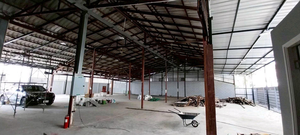 For RentWarehouseRathburana, Suksawat : Warehouse with office for rent 245 sq m.Usable area 980 sq m. Location Rat Burana Soi 8, Soi 10.