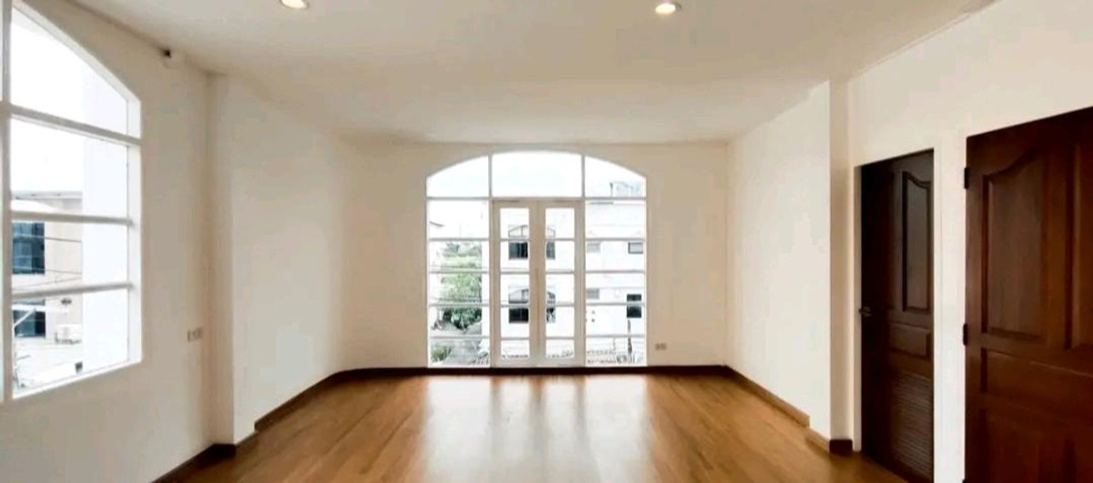 ขายบ้านพระราม 9 เพชรบุรีตัดใหม่ RCA : 🔥 ขายทาวน์โฮมพระราม 9 ซ.11 หลังมุม 3 ชั้น 36 ตร.วา 320 ตร.ม. รีโนเวทสวย ทำธุรกิจได้ทันที เหลือ 12.5 ล้าน 📞 065-536-5165 #ทาวน์โฮมพระราม9 #โฮมออฟฟิศ #ทำเลทอง #ลงทุนอสังหา #ลูกเจี๊ยบอสังหา ✨