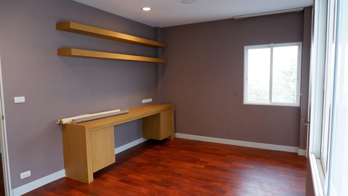 HousePattanakan, Srinakarin : Luxury 3-storey house for sale or rent spacious house next to Wellington College