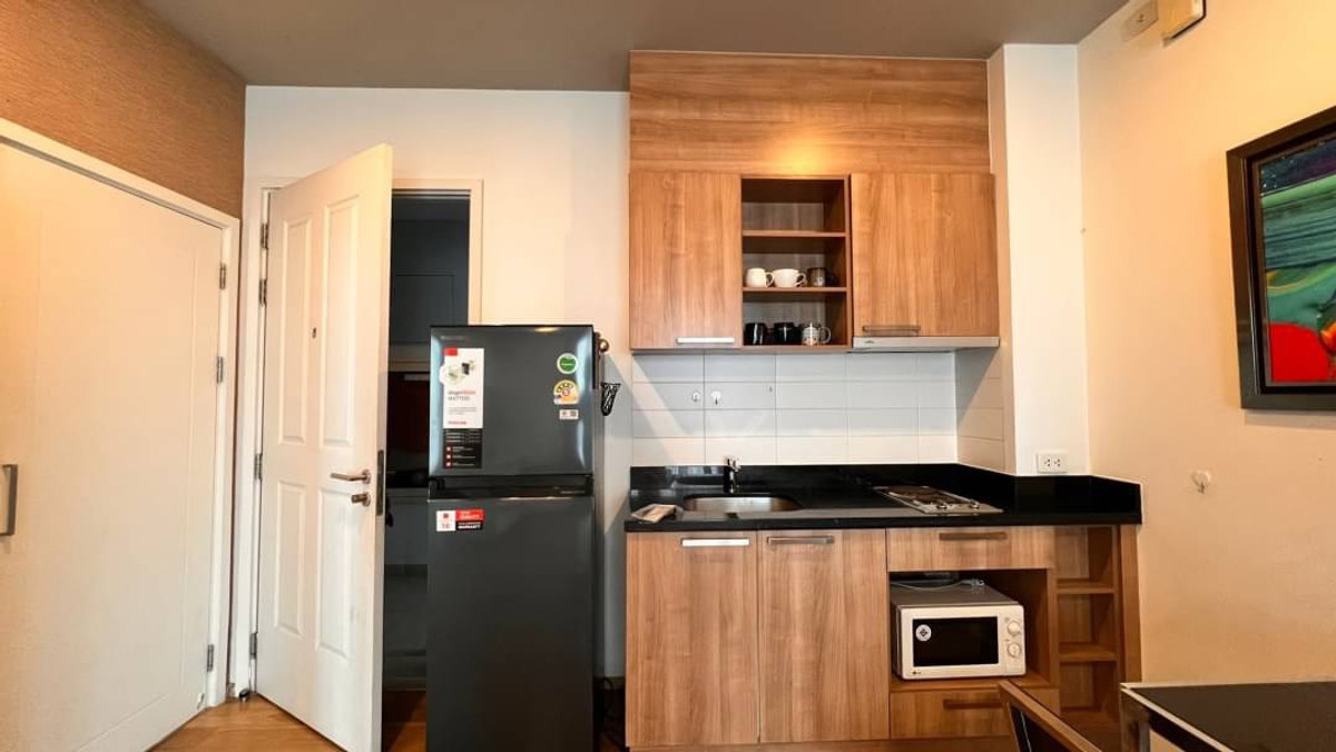 For RentCondoWongwianyai, Charoennakor : Hive Sathorn Condominium Room for Rent