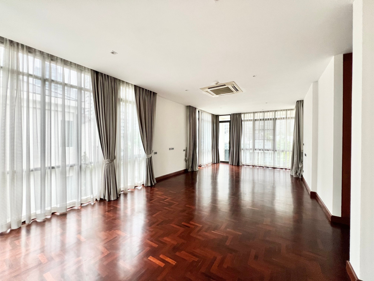 For RentSukhumvit, Asoke, Thonglor : For rent, Luxury Pool Villa, Sukhumvit 24, city center, near BTS Phrom Phong, Emquartier, 5 bedrooms.