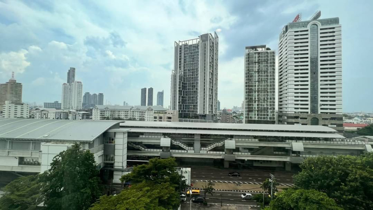 For RentCondoWongwianyai, Charoennakor : Hive Sathorn Condominium Room for Rent