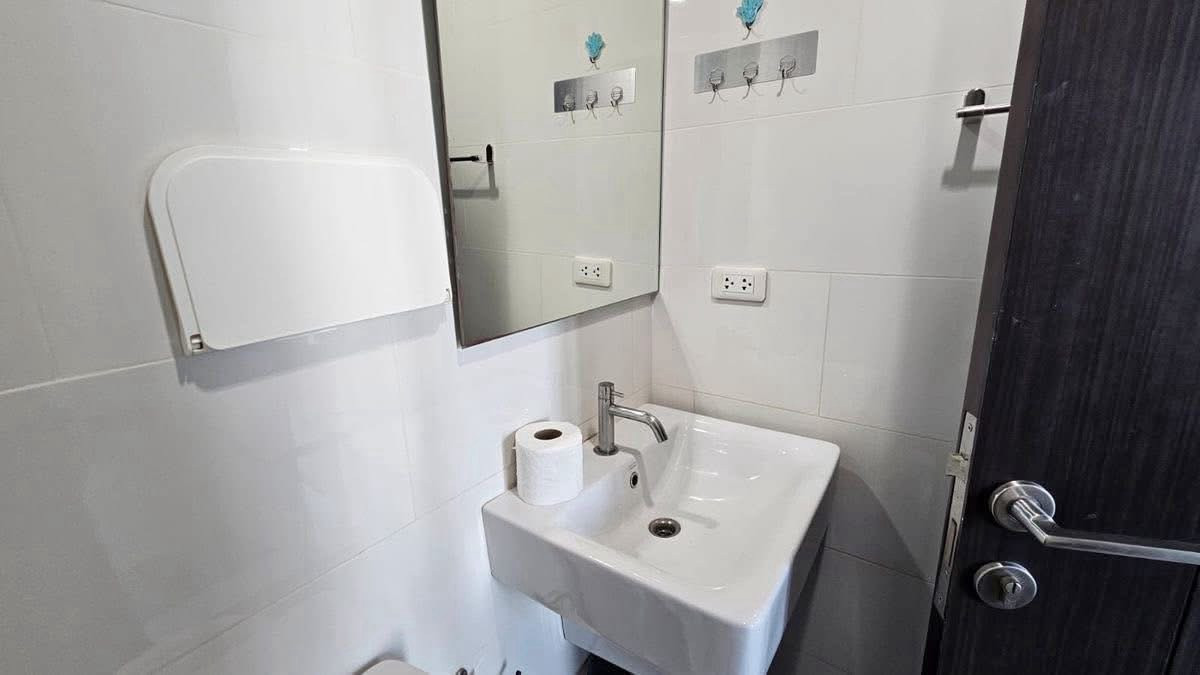 ขายคอนโดอ่อนนุช อุดมสุข : ขายด่วน The Base Park East ชั้น29 วิวHabito ขนาด 27 ตร.ม แต่งสวย เครื่องใช้ไฟฟ้าและเฟอร์ครบ ลงทุนหรืออยู่เองก็คุ้มค่า ราคา 2,400,000 บาท 