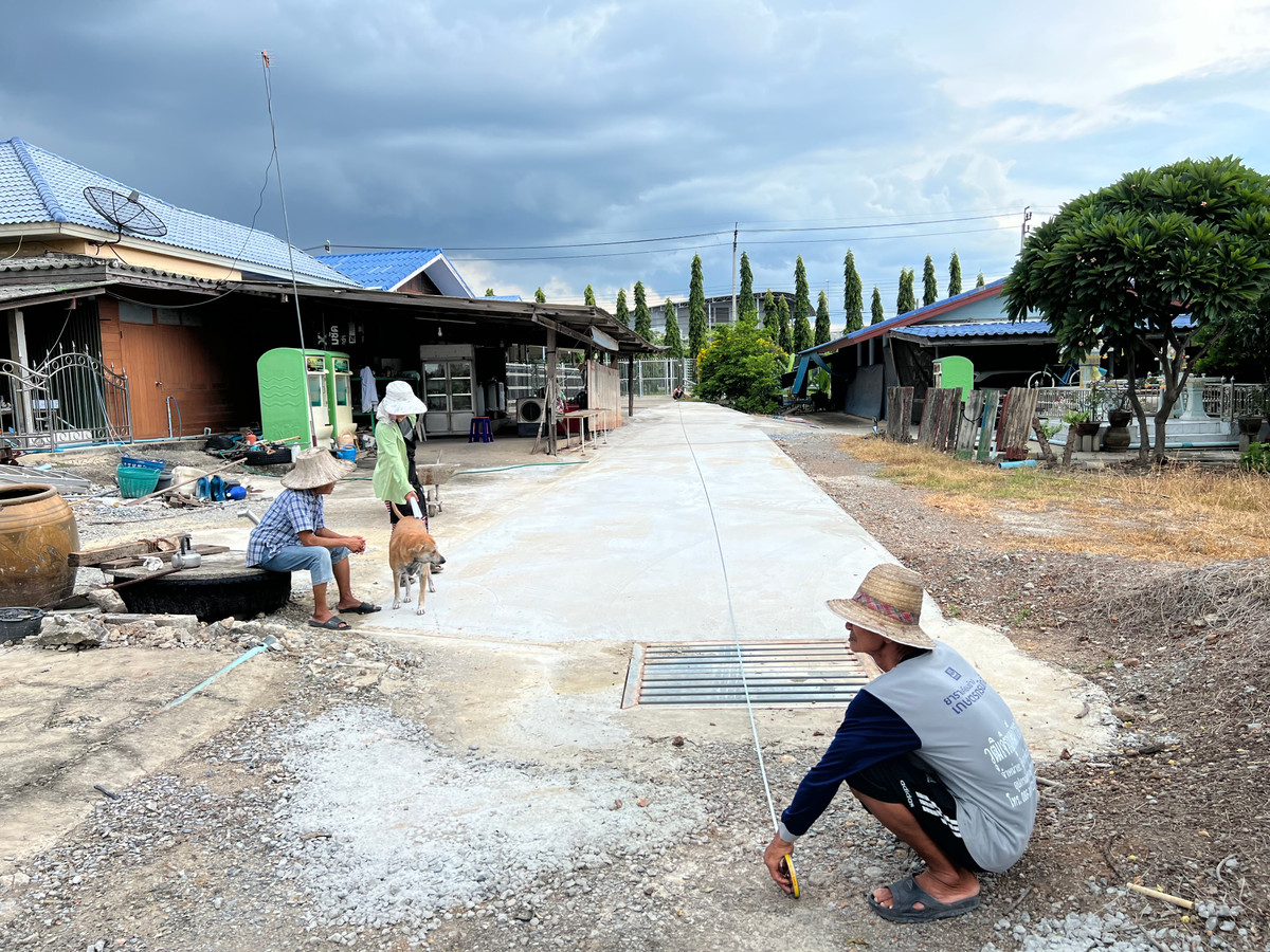 ขายที่ดินนนทบุรี บางใหญ่ บางบัวทอง : ขายที่ดินสวย เลยเซ็นทรัลเวสเกต อยู่ฝั่งเดียวกับที่จอดรถ MRT สถานีคลองบางไผ่  ( มีโครงการหมู่บ้านจัดสรร ติดกับที่ดิน) พื้นที่ 10 ไร่ ราคา 200 ลบ.  ติดต่อ คุณปุ้ย 08-9920-9893