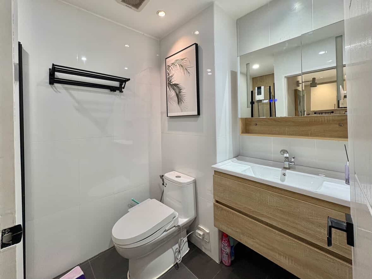 For SaleCondoRama9, Petchburi, RCA : Selling at a loss 🔥 HOT DEAL, cheap and the best value right now!! Beautiful room decorated in Muji style, 2 bedrooms, 52 sq m, Rama 9 intersection, only 3.8 million!! 🔥A Space Hideaway Asoke-Ratchada, fully furnished, ready to move in. Hurry and contact 