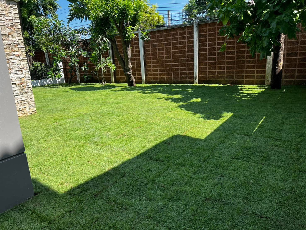 HousePattanakan, Srinakarin : Luxury 3-storey house for sale or rent spacious house next to Wellington College