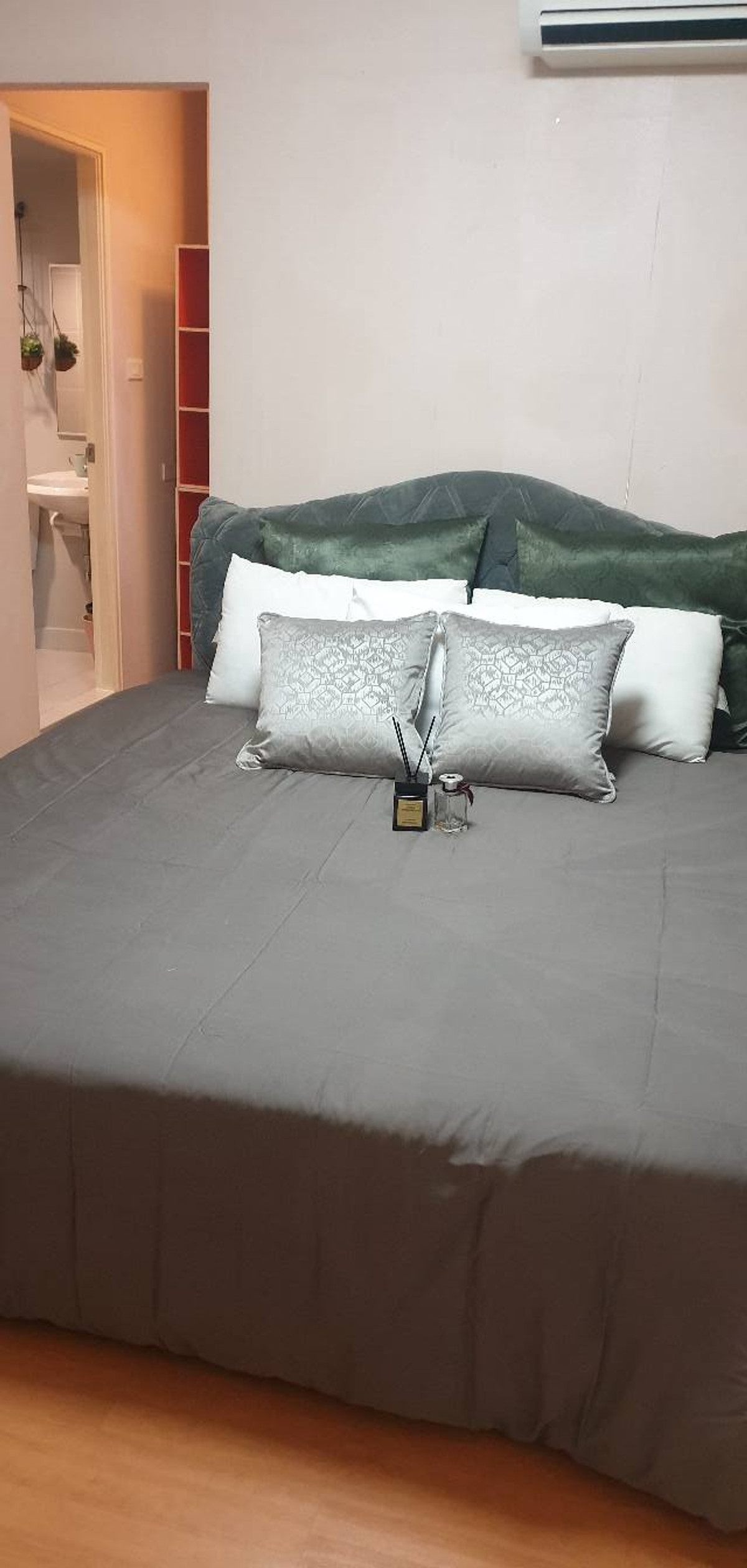 CondoSamut Prakan,Samrong : Condo for sale/rent Lumpini Mixx Theparak-Srinakarin. Near the Yellow Line, Si Thep Station, fully furnished, ready to move in. Complete furniture and electrical appliances