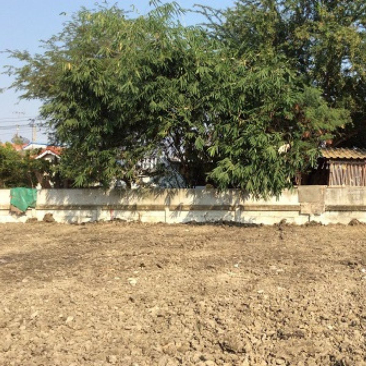 For SaleLandChaengwatana, Muangthong : Large plot of land for sale Chaengwattana - Lak Si location, land size 9 rai 17 square wah (total 3,617 square wah), width approximately 69 meters, depth approximately 250 meters.