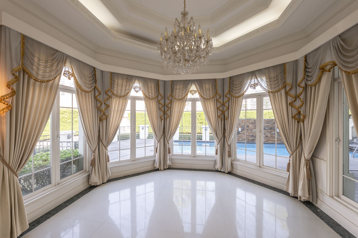 ขายบ้านเลียบทางด่วนรามอินทรา : 🔥ขายด่วน+🔥หมู่บ้านคริสตัล พาร์ค 