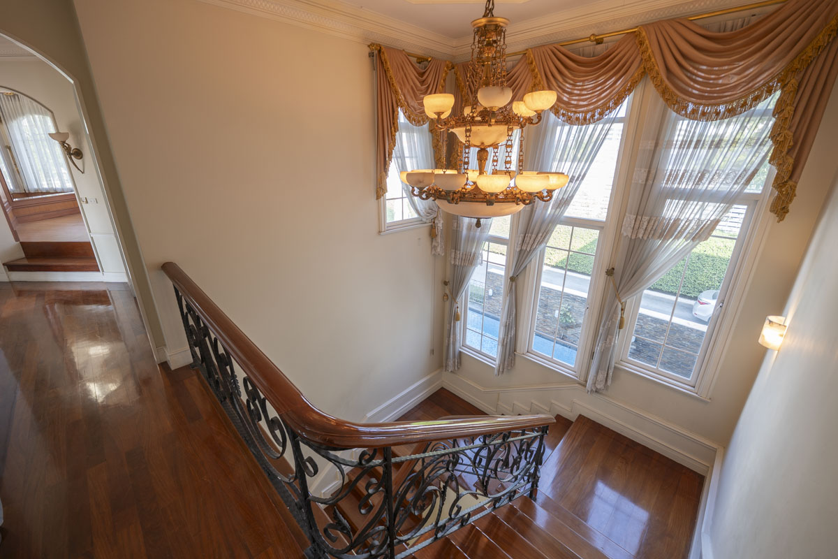 ขายบ้านเลียบทางด่วนรามอินทรา : 🔥ขายด่วน+🔥หมู่บ้านคริสตัล พาร์ค 