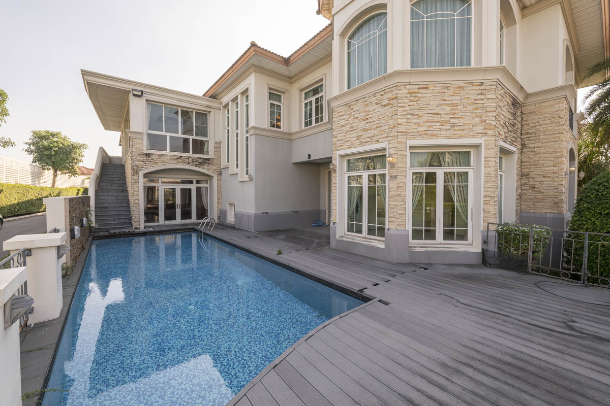 ขายบ้านเลียบทางด่วนรามอินทรา : 🔥ขายด่วน+🔥หมู่บ้านคริสตัล พาร์ค 