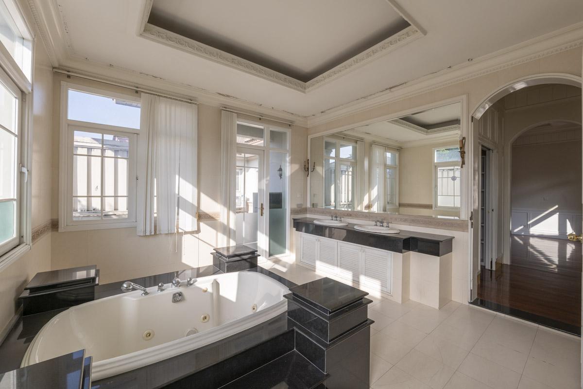 ขายบ้านเลียบทางด่วนรามอินทรา : 🔥ขายด่วน+🔥หมู่บ้านคริสตัล พาร์ค 