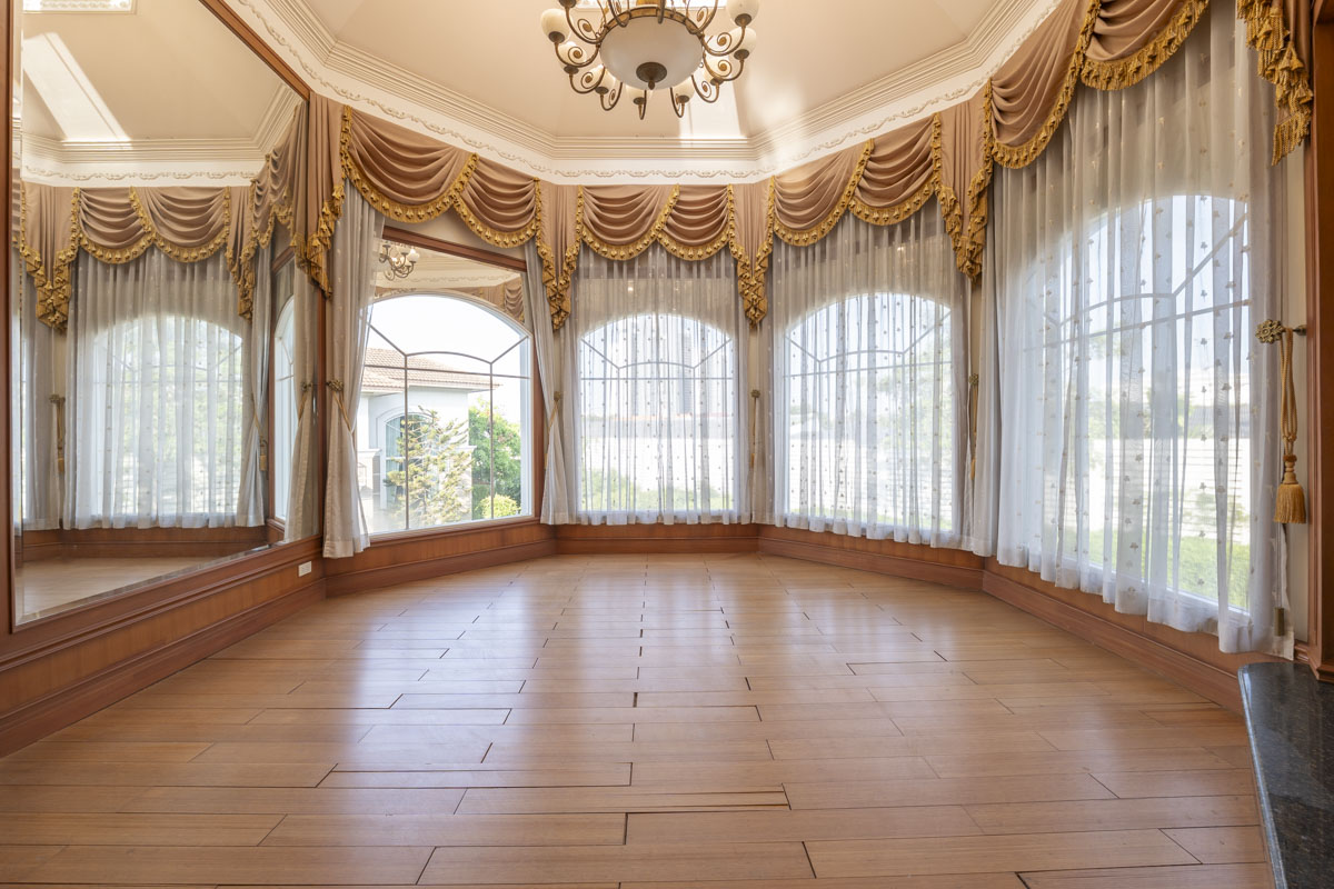 ขายบ้านเลียบทางด่วนรามอินทรา : 🔥ขายด่วน+🔥หมู่บ้านคริสตัล พาร์ค 