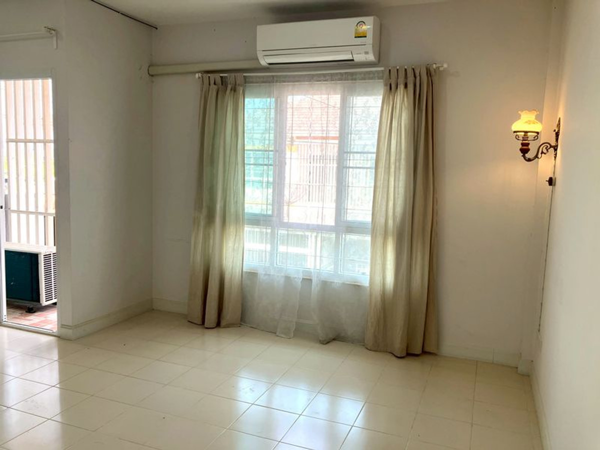 For SaleTownhomeNakhon Pathom : 2-story townhouse for sale, Pruksaphan Village, Kradi Diao 1, Soi 6, area 20.6 square meters, 3 bedrooms, near Silpakorn University, Nong Pak Long Subdistrict, Mueang Nakhon Pathom District, Nakhon Pathom Province.