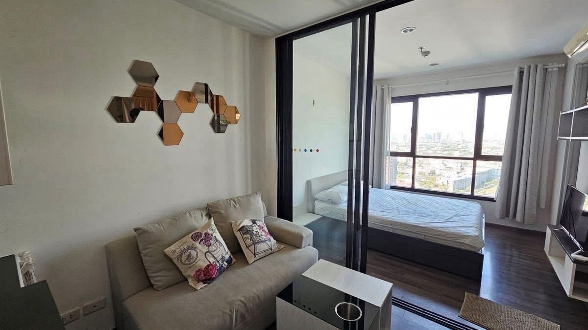 ขายคอนโดอ่อนนุช อุดมสุข : ขายด่วน The Base Park East ชั้น29 วิวHabito ขนาด 27 ตร.ม แต่งสวย เครื่องใช้ไฟฟ้าและเฟอร์ครบ ลงทุนหรืออยู่เองก็คุ้มค่า ราคา 2,400,000 บาท 
