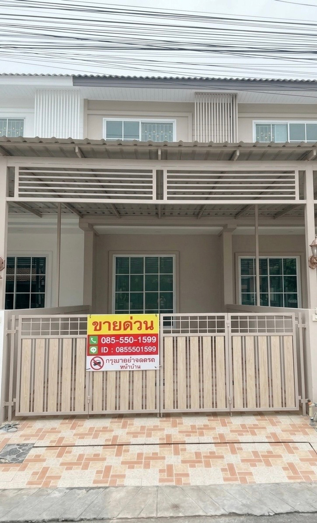 ขายทาวน์โฮมลาดกระบัง สุวรรณภูมิ : ขายทาวน์เฮ้าส์ 2 ชั้น หมู่บ้านทรัพย์เจริญ วัดทิพพาวาส  นิคมฯ ลาดกระบัง เนื้อที่ 18 ตรว. 2 ห้องนอน 2 ห้องน้ำ รีโนเวท ราคา 1.89  ล้านบาท สนใจติดต่อ 085-550-1599 