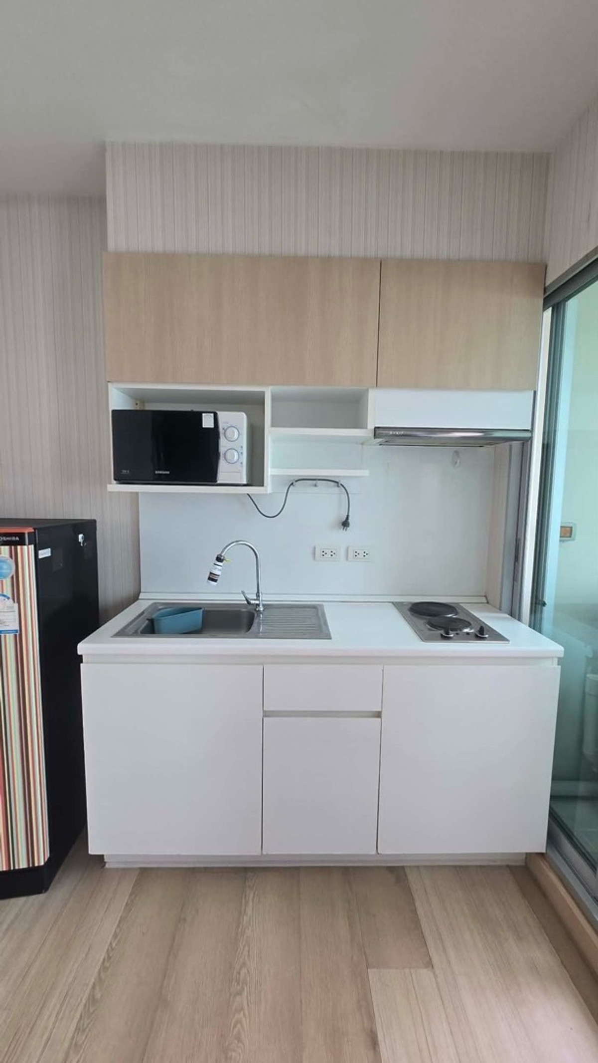 ให้เช่าคอนโดบางนา แบริ่ง ลาซาล : เช่า The Parkland srinakarin lakeside ( เดอะ พาร์คแลนด์ ศรีนครินทร์ เลคไซด์ )🛏️ 1 ห้องนอน 🛁 1 ห้องน้ำ 🛋️ 1 ห้องนั่งเล่น ขนาด 36 ตรม. อาคาร 2 ชั้น 18 🌅 วิวทะเลสาบ ✨ ราคา 10,000 บาท ✨ 