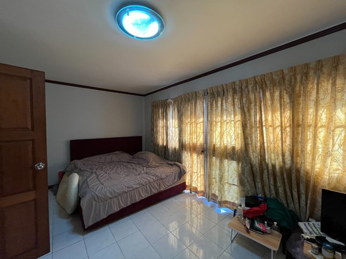 ขายทาวน์โฮมเลียบทางด่วนรามอินทรา : ขายถูก ทาวน์เฮ้าส์ 4 ชั้น บ้านสวนซื่อตรง ลาดพร้าว 87 ซอยประดิษฐมนูธรรม ซ. 10 ถนนเลียบทางด่วนรามอินทรา เขตวังทองหลาง 