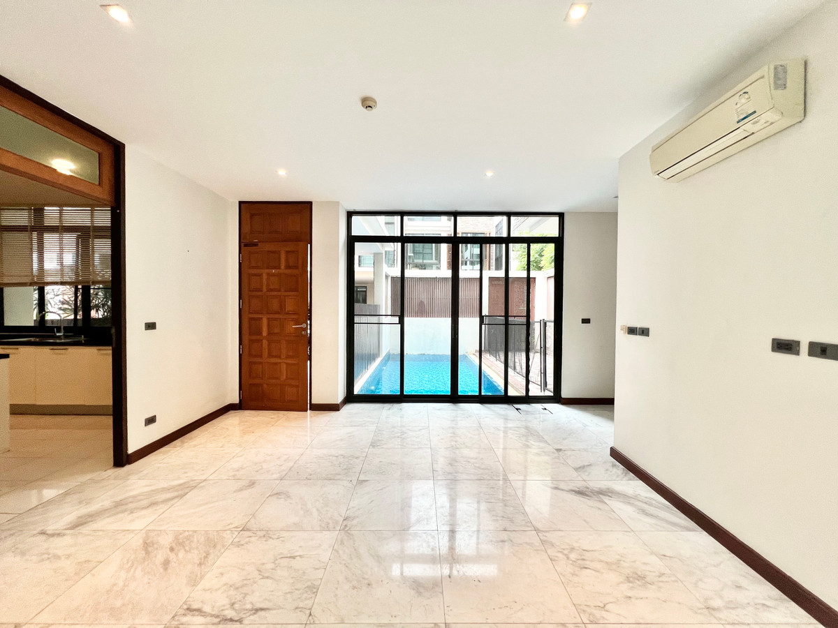 For RentSukhumvit, Asoke, Thonglor : For rent, Luxury Pool Villa, Sukhumvit 24, city center, near BTS Phrom Phong, Emquartier, 5 bedrooms.