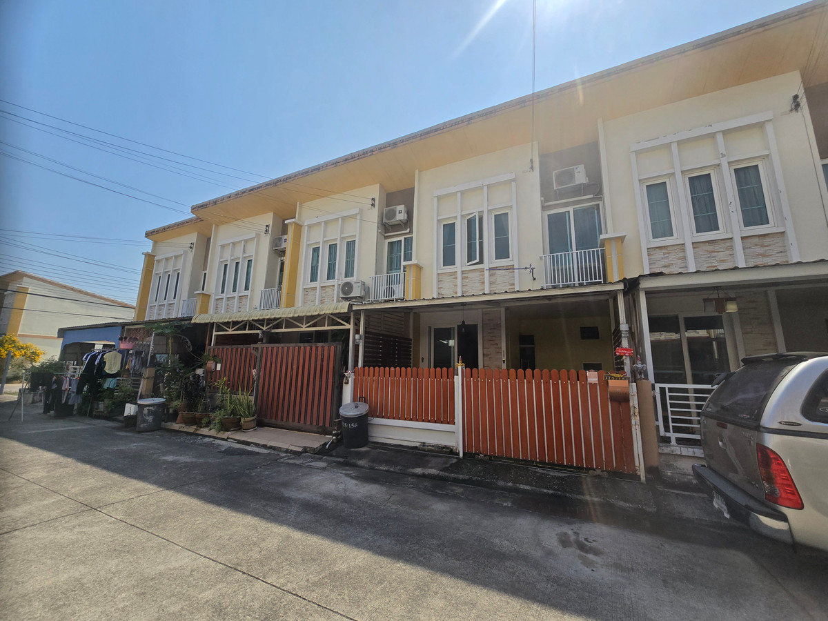 ขายทาวน์โฮมมหาชัย สมุทรสาคร : ทาวน์โฮม 2 ชั้น โกลเด้นทาวน์ พระราม 2 เฟส1 ตกแต่งพร้อมอยู่