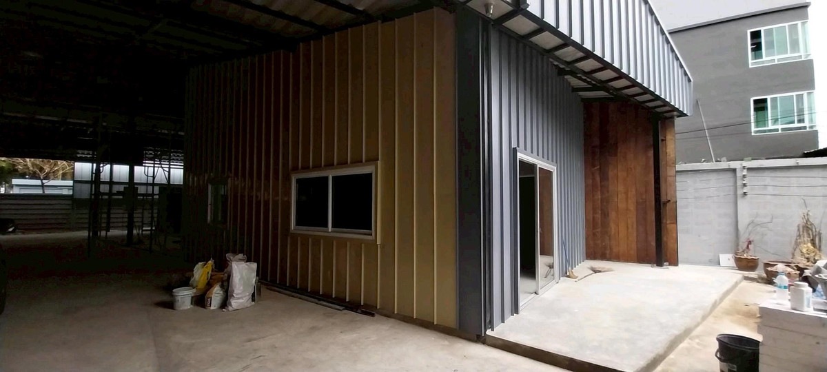 For RentWarehouseRathburana, Suksawat : Warehouse with office for rent 245 sq m.Usable area 980 sq m. Location Rat Burana Soi 8, Soi 10.