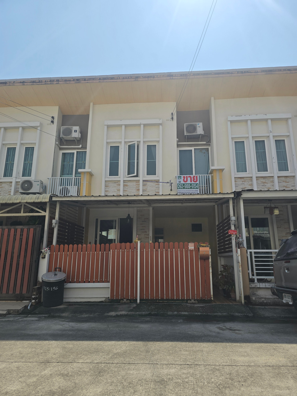 For SaleTownhomeMahachai Samut Sakhon : Townhome for sale, Golden Town Rama 2 Phase 1, decorated and ready to move in.