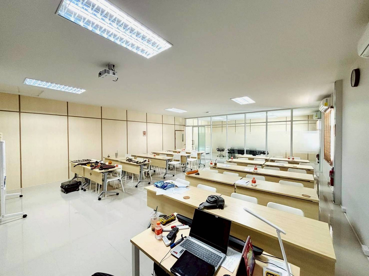 For SaleFactoryMahachai Samut Sakhon : Factory for sale, land area 2.5 rai, 2 buildings, usable area 1,668 sq m.