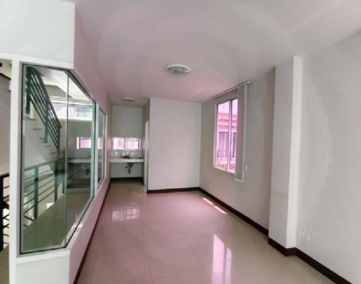 ให้เช่าโฮมออฟฟิศลาดกระบัง สุวรรณภูมิ : โทร. 081-632-0632 ให้เช่าHome Office 4 ชั้น หลังมุม โครงการอาร์เค บิซ เซ็นเตอร์ มอเตอร์เวย์ – ร่มเกล้า ติดถนนใหญ่ ตกแต่งพร้อม แอร์ 5 เครื่อง เหมาะเป็นสำนักงาน จดบริษัทได้