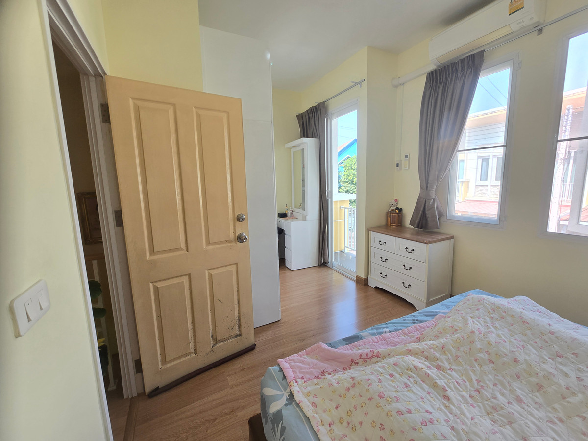 ขายทาวน์โฮมมหาชัย สมุทรสาคร : ทาวน์โฮม 2 ชั้น โกลเด้นทาวน์ พระราม 2 เฟส1 ตกแต่งพร้อมอยู่