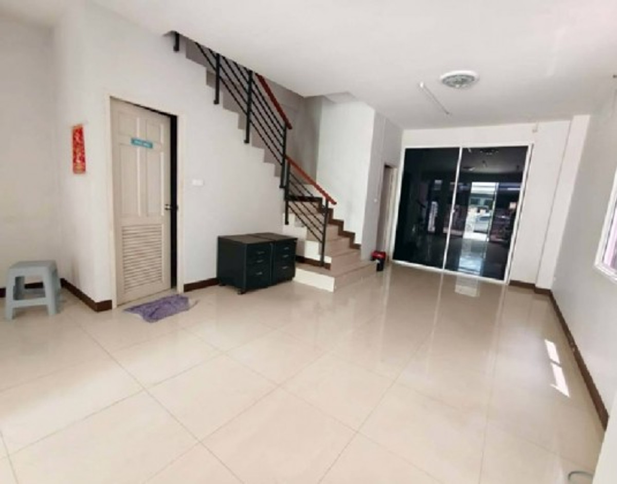 ให้เช่าโฮมออฟฟิศลาดกระบัง สุวรรณภูมิ : โทร. 081-632-0632 ให้เช่าHome Office 4 ชั้น หลังมุม โครงการอาร์เค บิซ เซ็นเตอร์ มอเตอร์เวย์ – ร่มเกล้า ติดถนนใหญ่ ตกแต่งพร้อม แอร์ 5 เครื่อง เหมาะเป็นสำนักงาน จดบริษัทได้