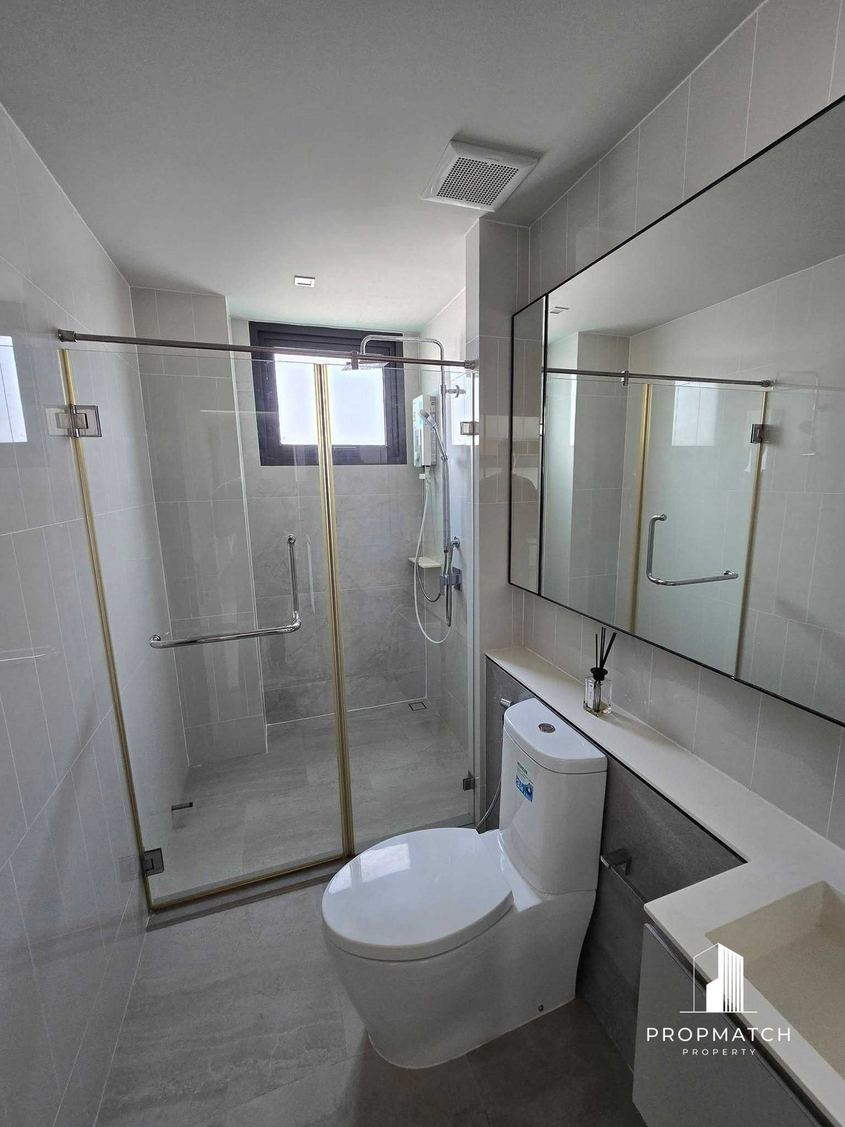 For SaleCondoSapankwai,Jatujak : The Reserve Phahol - Pradipat Duplex, excellent price, selling for only 6.35 m, large room 45sqm, next to BTS Saphan Khwai, convenient travel, can make an appointment to view at 064-6696546 Minnie, this number can be reached via Line.