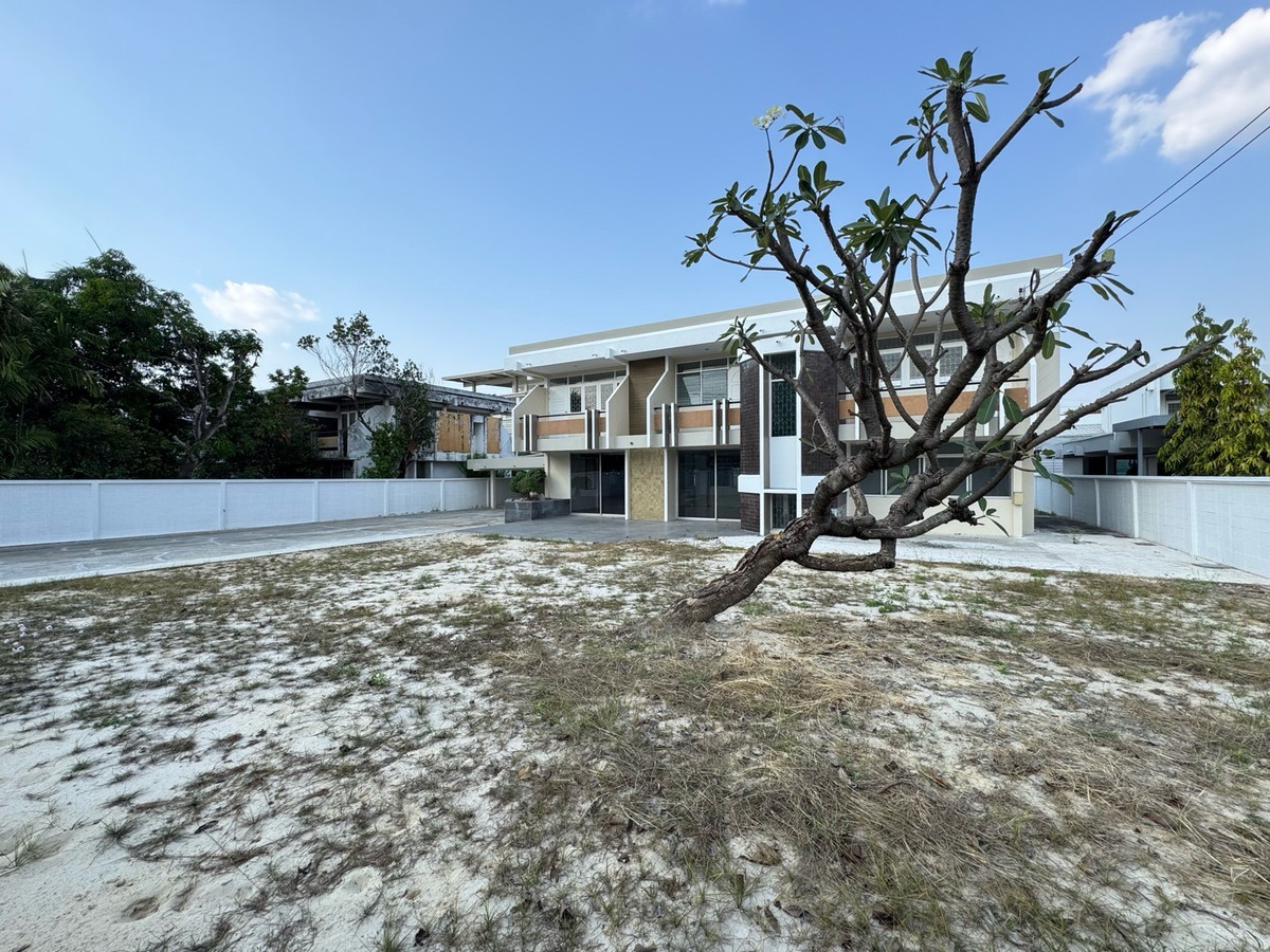 For RentHome OfficePattanakan, Srinakarin : Home office studio for rent, Phatthanakan, 10 car parking spaces, welcome tenants to register a company and do business.