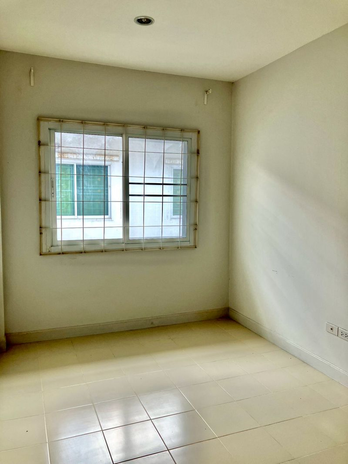 For SaleTownhomeNakhon Pathom : 2-story townhouse for sale, Pruksaphan Village, Kradi Diao 1, Soi 6, area 20.6 square meters, 3 bedrooms, near Silpakorn University, Nong Pak Long Subdistrict, Mueang Nakhon Pathom District, Nakhon Pathom Province.