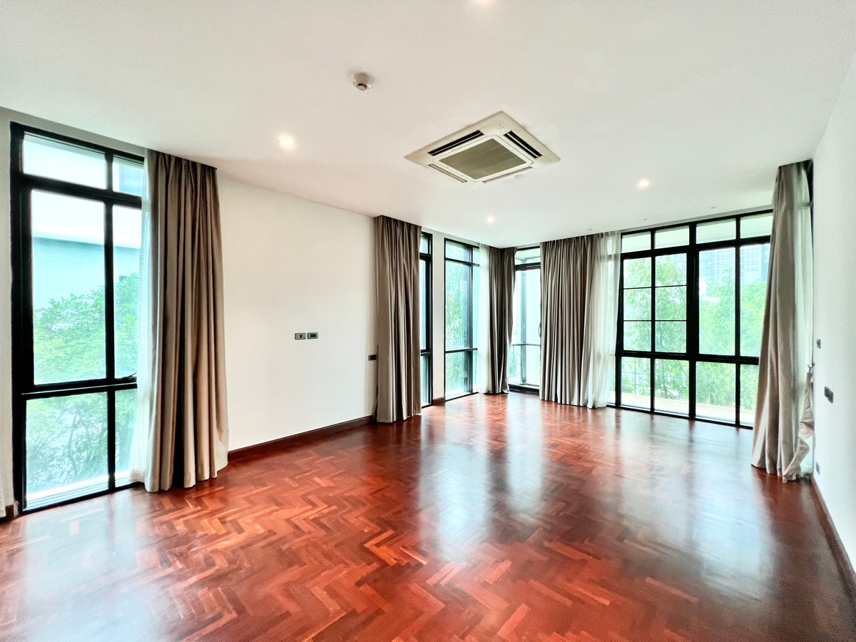 For RentSukhumvit, Asoke, Thonglor : For rent, Luxury Pool Villa, Sukhumvit 24, city center, near BTS Phrom Phong, Emquartier, 5 bedrooms.