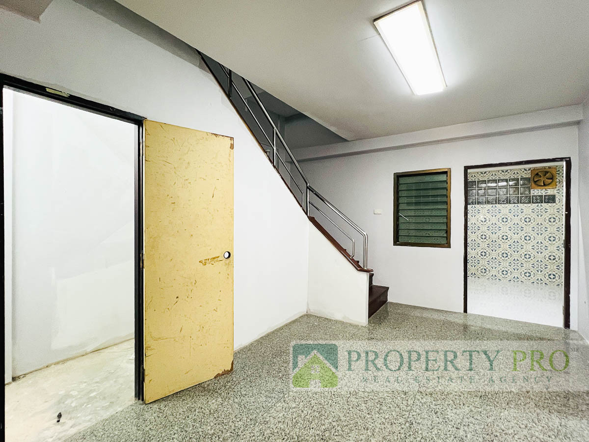 For RentShop HouseRamkhamhaeng, Hua Mak : Commercial Building for Rent Town in Town, area 30 sqw 360 sqm Good Location Near Ladprao, Pracha Uthit, Ramkhamhaeng : MF26R-001