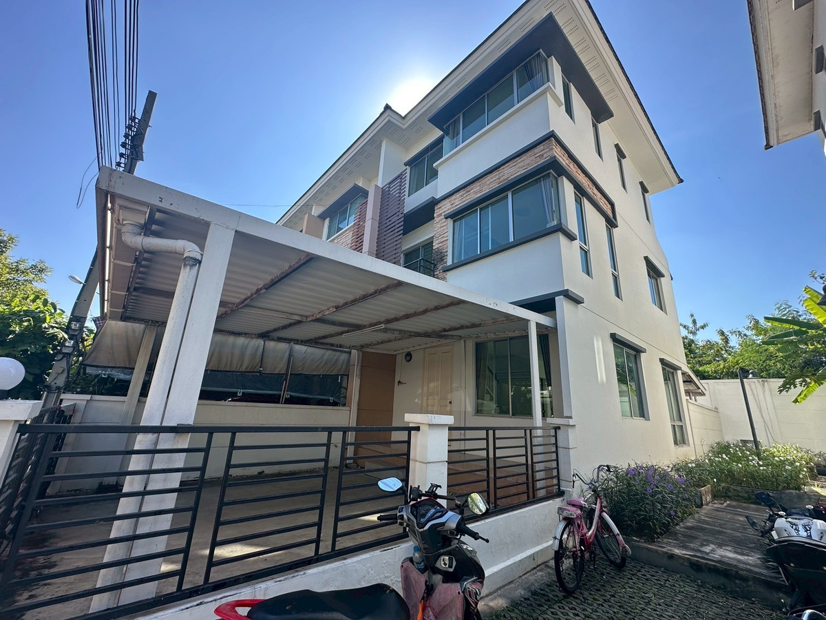 ขายทาวน์โฮมพัฒนาการ ศรีนครินทร์ : 🔥 ขายด่วน! ทาวน์โฮม ทำเลพระราม9 ใกล้รถไฟฟ้า ราคาดีมาก! 📍 โครงการทาวน์พลัส พระราม 9 💰 ราคาเพียง 3.49 ล้าน เท่านั้น!*